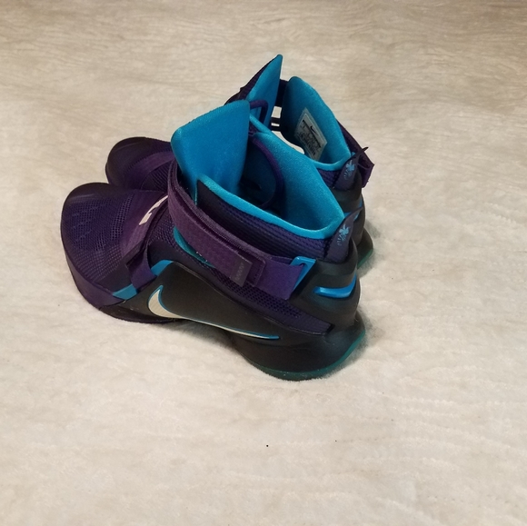 Purple Nike LeBron Soldier IX - Picture 4 of 5